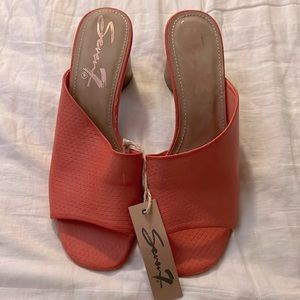 NWT Seven7 Vera Mule in Coral